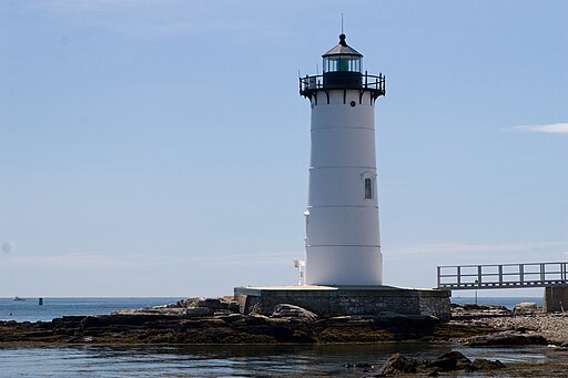 Portsmouth Harbor Boat Tours and Cruises in NH will pass the Portsmouth Harbor Light House