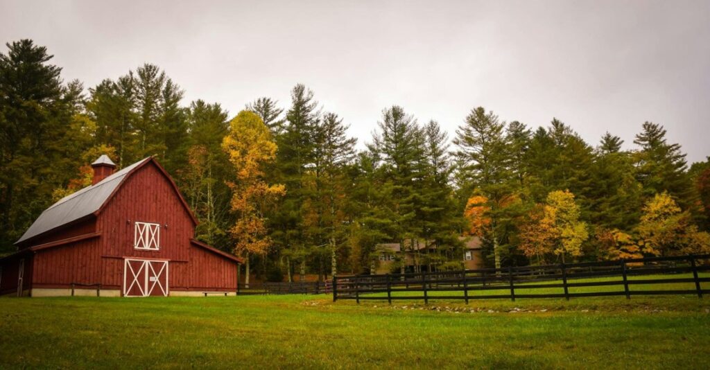 Beautiful barn in the fall foliage